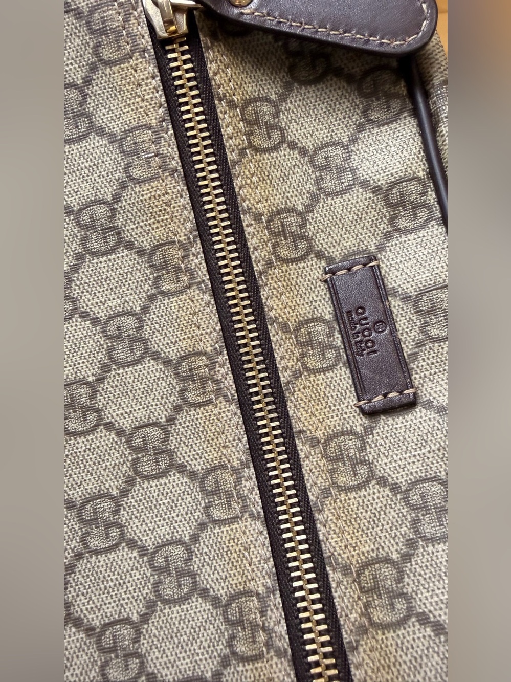 Gucci GG Supreme Messenger Bag - Picture 14 of 17